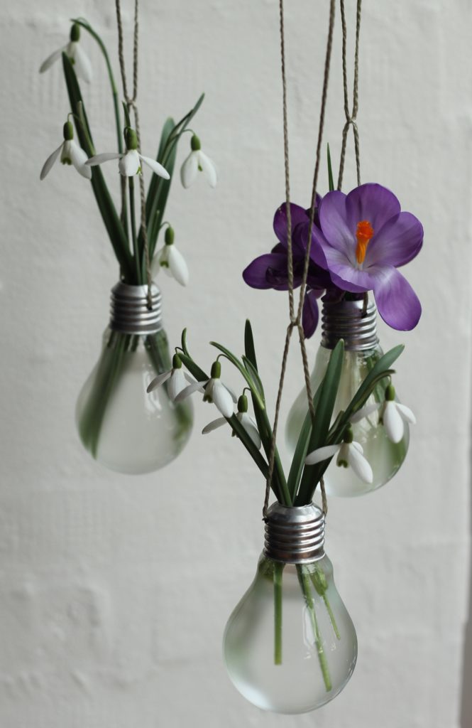 Kreativ brug af gamle glaspærer - DIY vaser til forårets skønne blomster