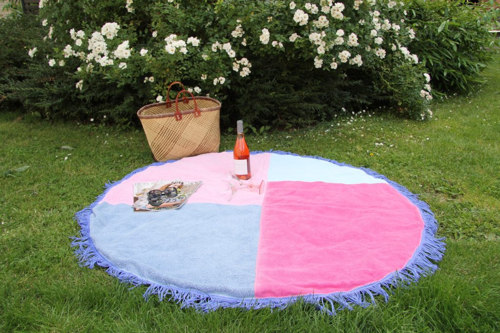 DIY strandtæppe - guide til dit eget picnictæppe af gamle håndklæder