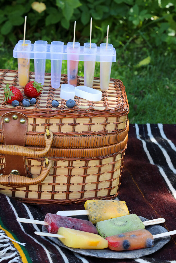 Hjemmelavede ispinde med frugter uden laktose - den perfekte picnic idé