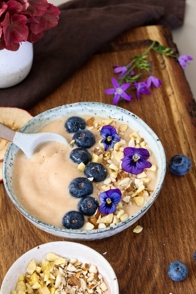 Smoothie bowl opskrift og inspiration til god morgenmad