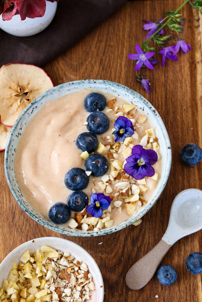 Smoothie bowl opskrift og inspiration til god morgenmad