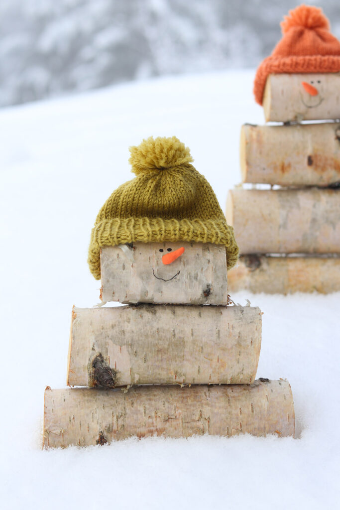 Snemænd af birkestammer - den perfekte diy til ægte vinterhygge