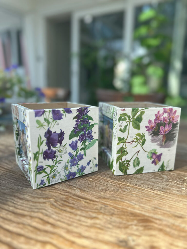 Æsker med decoupage fra gamle bøger